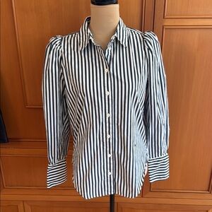 Frame organic cotton button down. Padded shoulders, worn twice. Size small